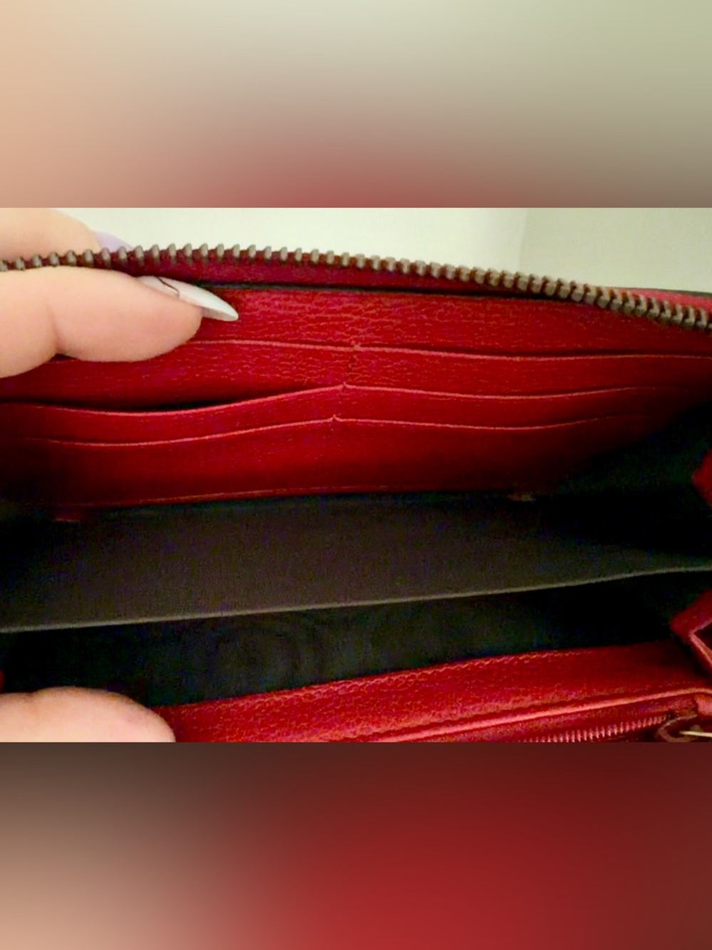 Authentic Gucci Red Leather Zip Wallet with Gold & Green Logo - Picture 10 of 13